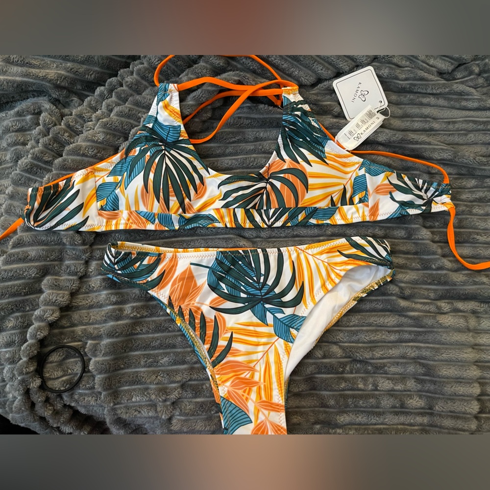NWT KAMONI HALTER TOP BIKINI SET (size medium)